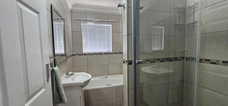 2 Bedroom Property for Sale in Middedorp Western Cape